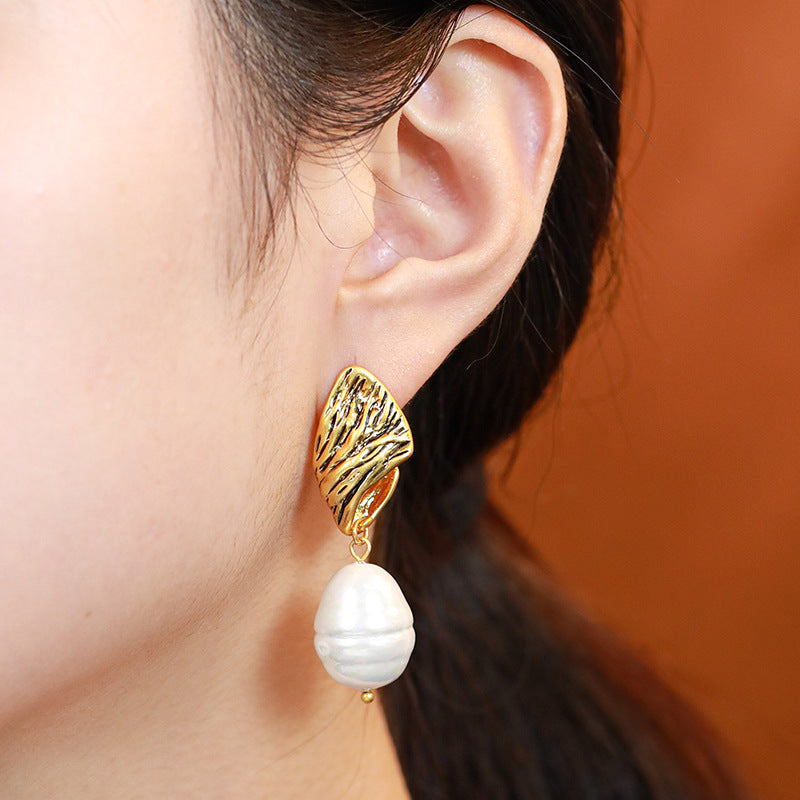 Retro Pattern Shell Pearl Drop Earrings