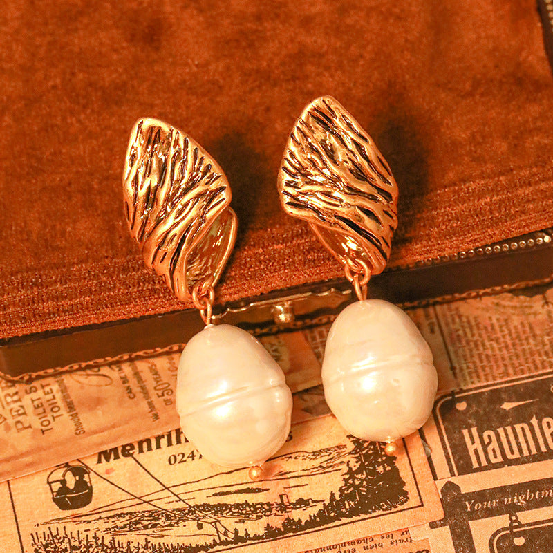 Retro Pattern Shell Pearl Drop Earrings